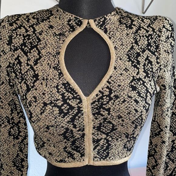 DUNDAS Snakeskin Knit Crop Top - Picture 6 of 15